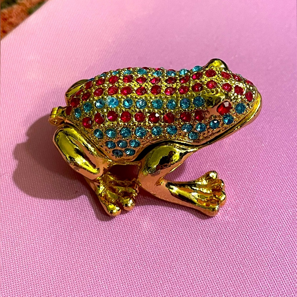 Bejeweled frog trinket box